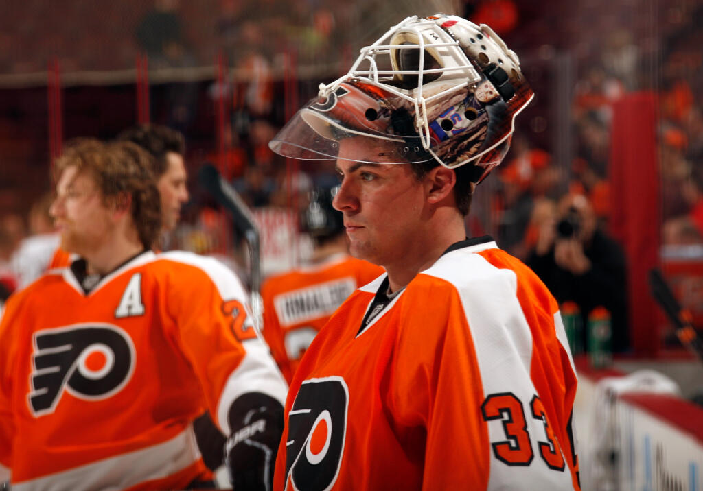 Jason Bacashihua odohral niekoľko prípravných zápasov aj za Philadelphiou Flyers.