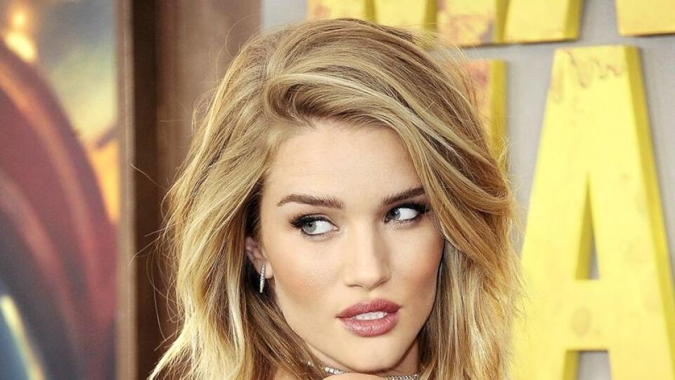 Rosie Huntington-Whiteley (28)