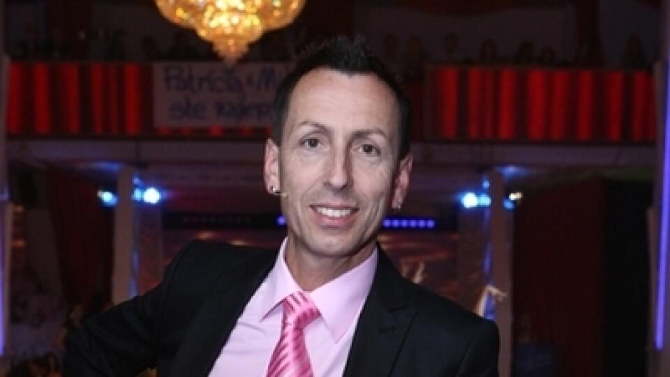 ZDENĚK CHLOPČÍK sa
profesionálne venoval
tancu 23 rokov. Obidve
tanečné partnerky,
ktoré mal, sa stali
aj jeho manželkami.