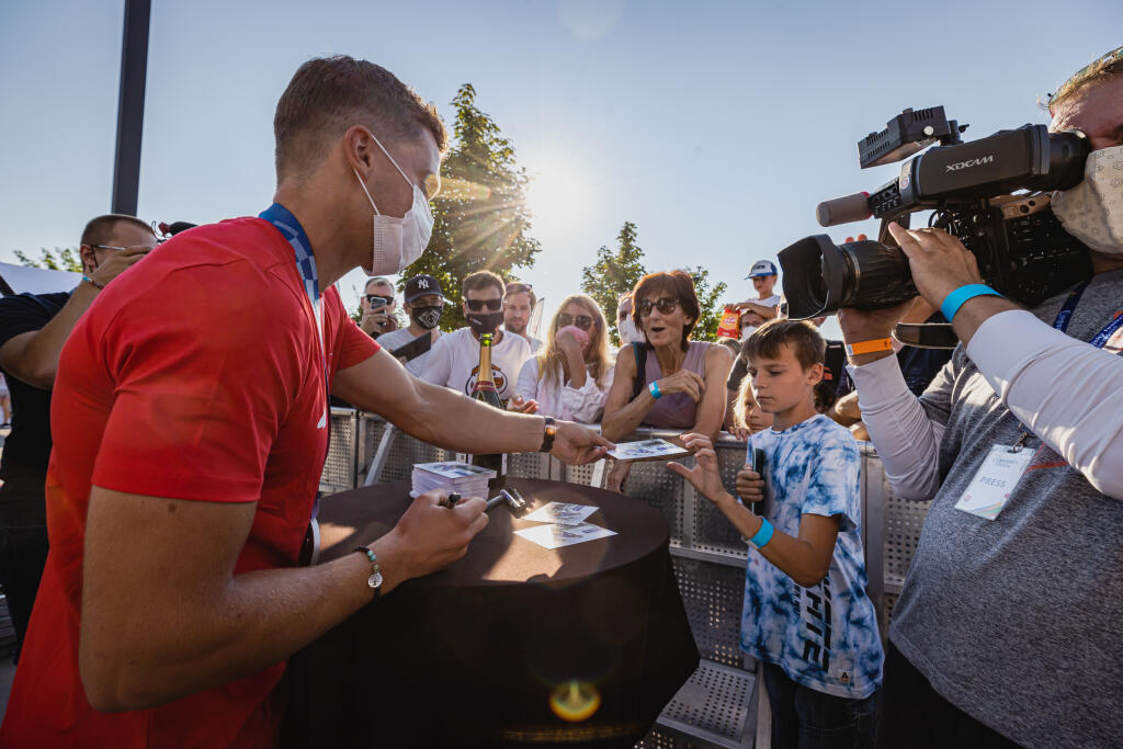 Grigar v Šamoríne rozdával autogramy a pózoval na fotografiách. Medzi požiadavkami fanúšikov sa našla aj jedna poriadne bizarná.