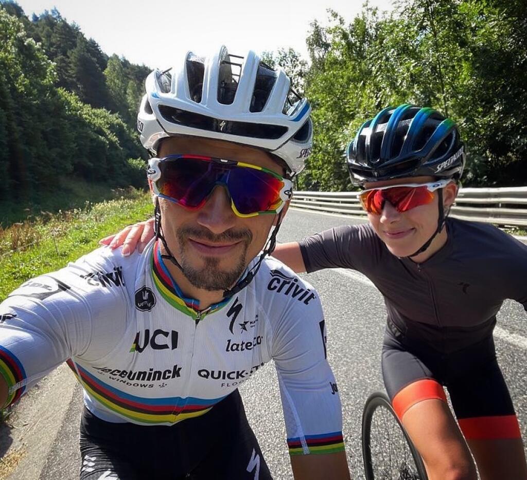 Julian Alaphilippe a Marion Rousseová tvoria pár už takmer dva roky, pričom plodom ich lásky je vysnívaný synček Nino, ktorý sa narodil v júni tohto roku.
