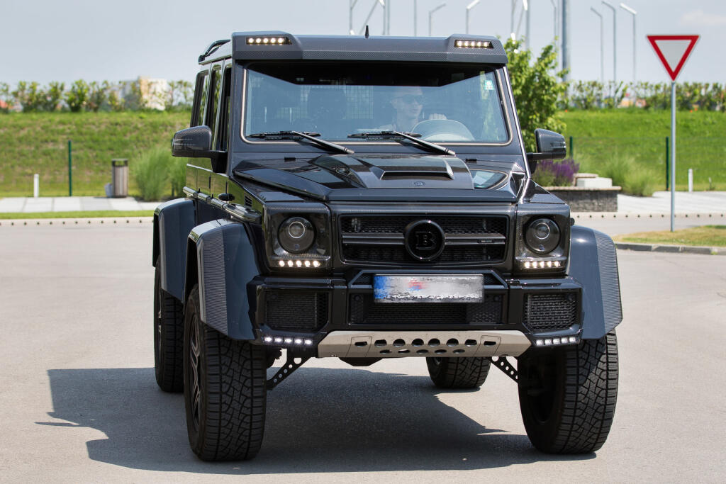 Slovenský futbalista Vladimír Weiss mladší (31) si nedávno zaobstaral novučičké luxusné auto za desiatky tisíc eur.