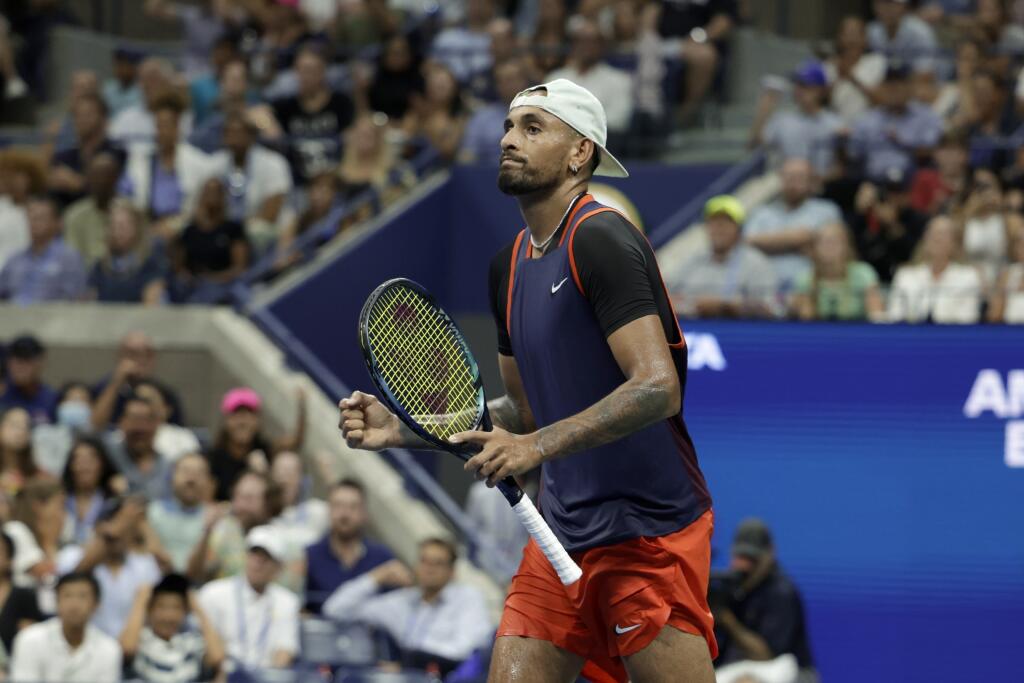 JB 25 New York - Austrálsky tenista Nick Kyrgios oslavuje po jeho výhre nad Rusom Daniilom Medvedevom v osemfinále dvojhry na grandslamovom tenisovom turnaji US Open v New Yorku 4. septembra 2022. FOTO TASR/AP
Nick Kyrgios, of Australia, celebrates winnin the match against Daniil Medvedev, of Russia, during the fourth round of the U.S. Open tennis championships, Sunday, Sept. 4, 2022, in New York. (AP Photo/Adam Hunger)