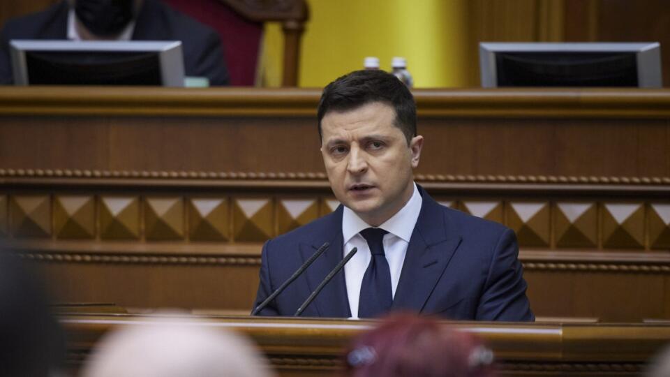 KK25 Kyjev - Na snímke ukrajinský prezident Volodymyr Zelenskyj hovorí v parlamente 1. februára 2022. Ukrajinský prezident Volodymyr Zelenskyj v utorok vyhlásil, že spolupráca medzi Britániou, Poľskom a Ukrajinou nadobúda nový formát.