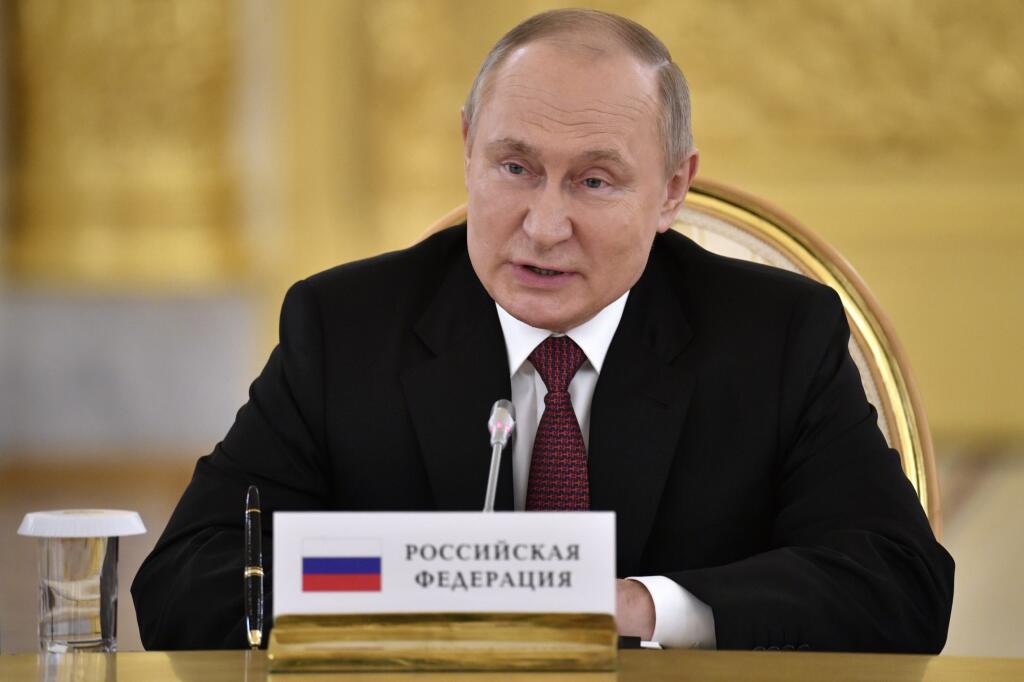 WA 36 archív Moskva - Na archívnej snímke zo 16. mája 2022 ruský prezident Vladimir Putin reční na summite členských krajín Organizácie zmluvy o kolektívnej bezpečnosti (CSTO) v Moskve. Ukrajinskí zákonodarcovia navrhli rezolúciu, ktorá označuje ruského prezidenta Vladimira Putina za vojnového zločinca v súvislosti s jeho 
