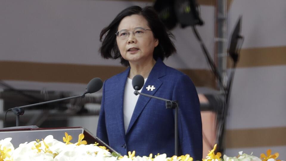 KK32 Tchaj-pej - Taiwanská prezidentka Cchaj Jing-wen reční na úvod osláv štátneho sviatku v metropole Tchaj-pej 10. októbra 2021. FOTO TASR/AP
Taiwanese President Tsai Ing-wen delivers a speech during National Day celebrations in front of the Presidential Building in Taipei, Taiwan, Sunday, Oct. 10, 2021. (AP Photo/Chiang Ying-ying)