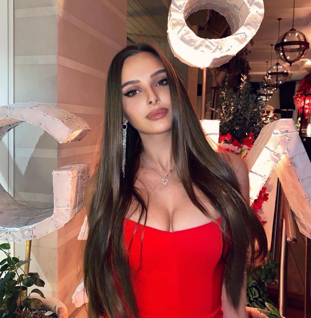 Krásna gymnastka Karolina Sevastyanovová si potrpí na luxus a bohatého chlapa po boku.
