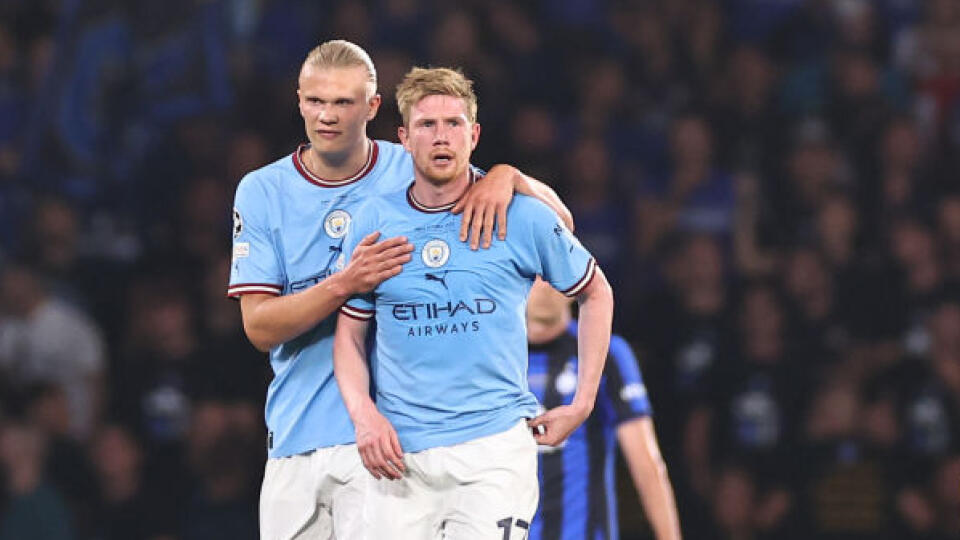 Erling Haaland a Kevin De Bruyne počas finále LM.