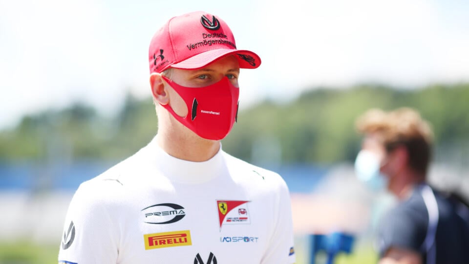 Mick Schumacher si zajazdí na slávnom monoposte, s ktorým jeho otec vyhral posledný majstrovský titul.