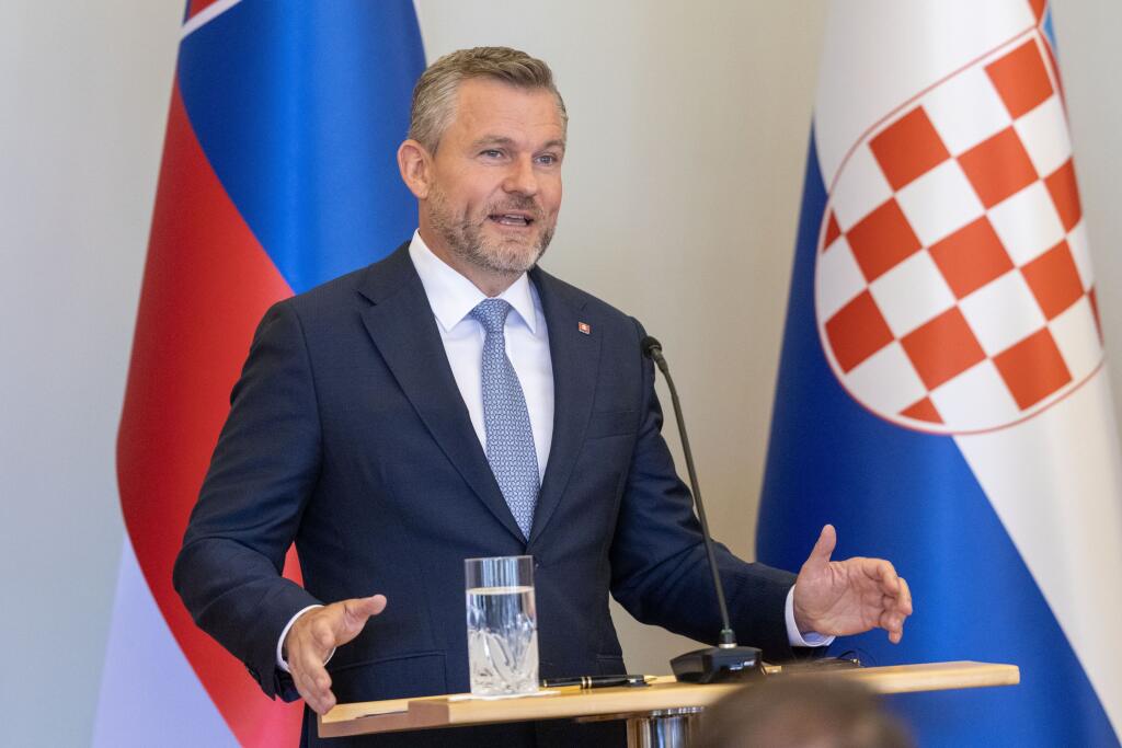 KK5 Záhreb - Na snímke slovenský prezident Peter Pellegrini počas tlačovej konferencie s chorvátskym prezidentom Zoranom Milanovičom v Záhrebe 1. júla 2025. FOTO TASR/HINA
Zagreb, 1.7.2025 - Slovački predsjednik Peter Pellegrini u posjetu je Hrvatskoj. U Uredu predsjednika sastao se s hrvatskim kolegom Zoranom Milanovićem. Na slici izjave za medije.
Foto Hina/ Dario GRZELJ/ dag