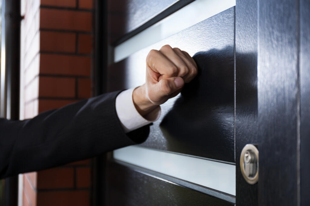 Close-up,Of,Hand,Knocking,On,The,Door