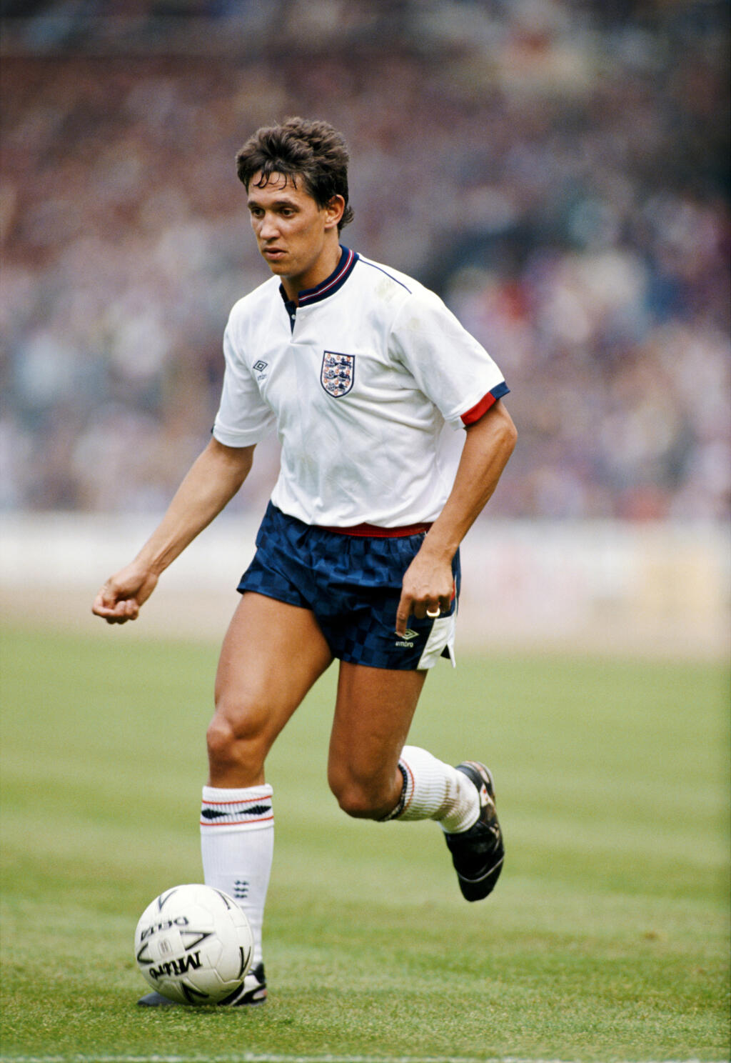 Gary Lineker (Anglicko, 6 gólov na MS 1986) - Po skončení hráčskej kariéry sa presadil za mikrofónom ako moderátor a futbalový expert a komentátor. Ako milovník golfu dokonca dostal na starosť viesť golfovú reláciu. Venuje sa aj písanej novinárčine, na detskom kanále BBC nadaboval jednu z animovaných postavičiek seriálu Underground Ernie. Neskôr si založil vlastnú produkčnú spoločnosť.