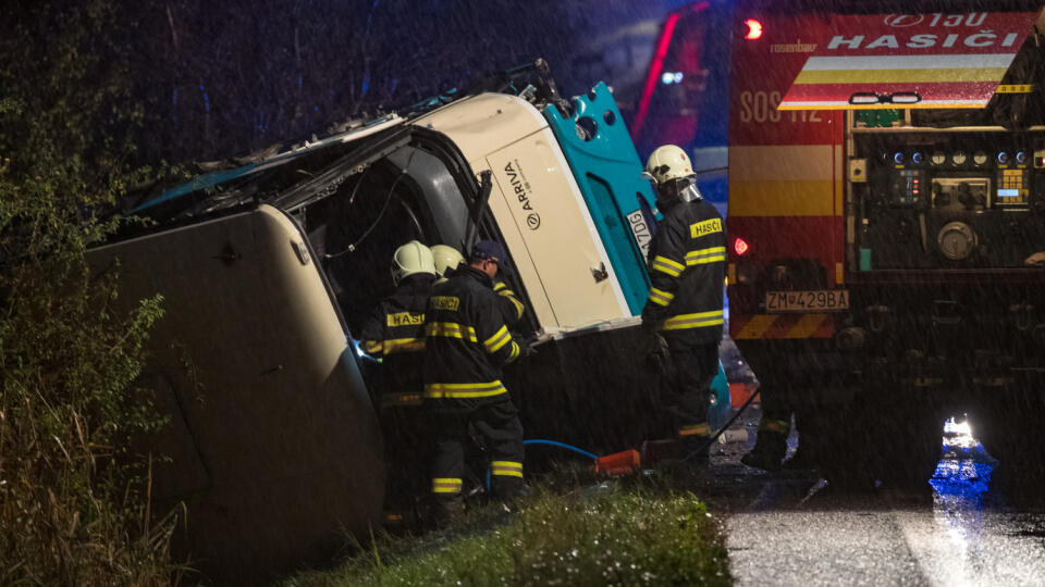 Tragická dobravná nehoda, ku ktorej prišlo na ceste medzi Nitrou a Zlatými Moravcami nedaľeko obce Malanta.