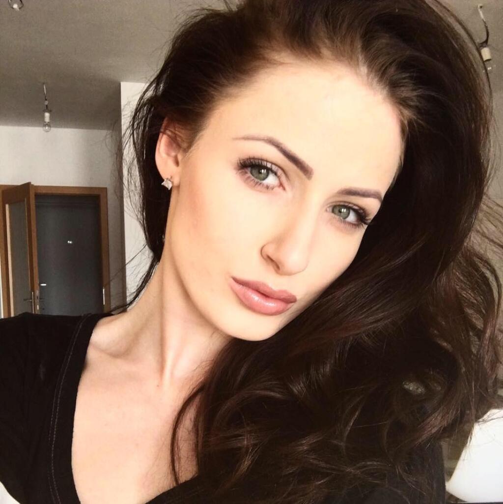 Túto sexi modelku zbalil futbalista SSC Neapol Stanislav Lobotka. „Kristína mala priateľa, ale rozišla sa s ním kvôli Lobotkovi,“ pokračoval zdroj.