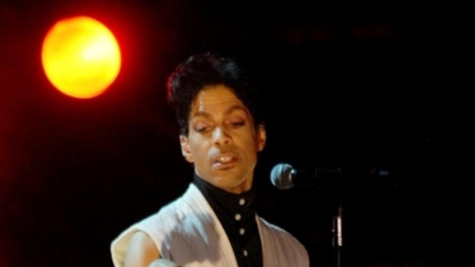 Aha: „Mám nové
čižmy,“ chválil sa
na pódiu Prince.