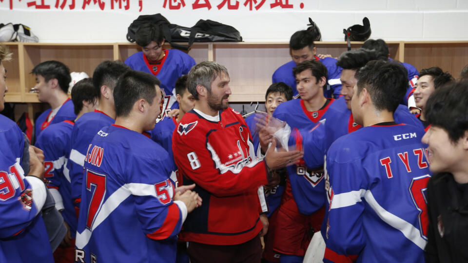 Ruský kapitán Washingtonu Capitals vyrazil do Číny ako ambasádor a dočkal sa vrelého prijatia.