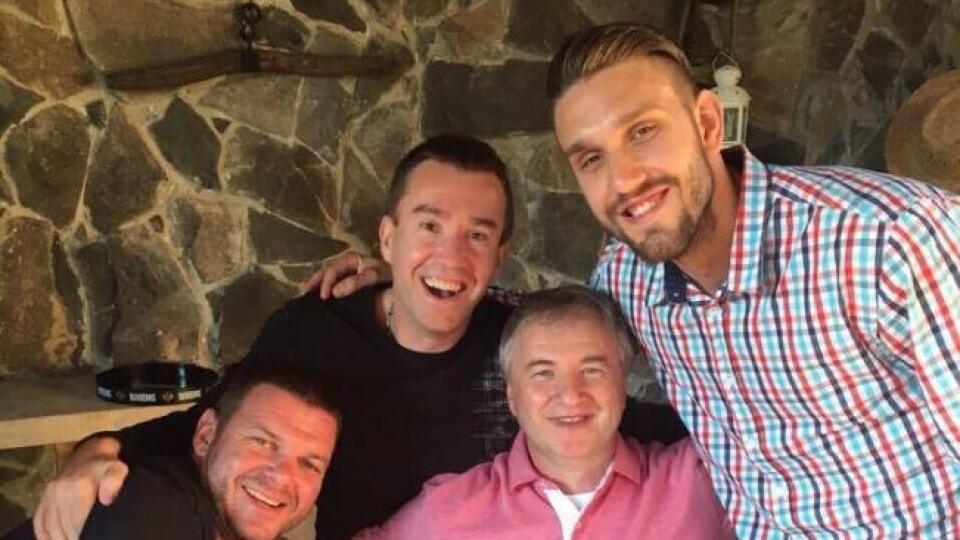 Žigmund Pálffy a Denis Hudec sa prvý raz zvítali na narodeninovej oslave hokejovej legendy, dohromady ich dal Jozef Stümpel (vľavo).