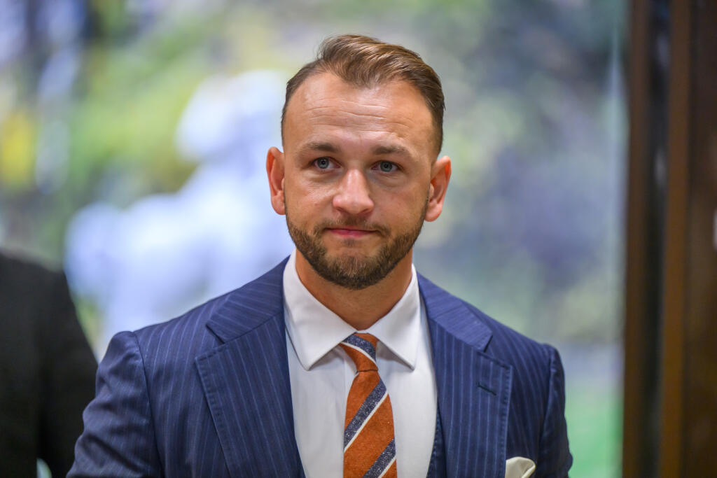 Na snímke minister vnútra SR Matúš Šutaj Eštok (Hlas-SD) prichádza na 60. schôdzu vlády SR v Bratislave 20. novembra 2024. FOTO TASR - Jaroslav Novák