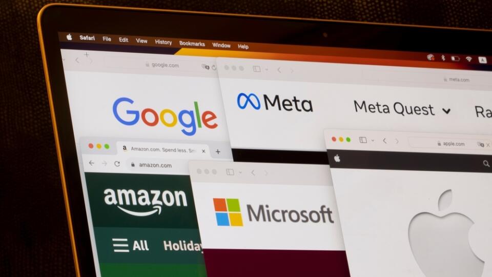 Cupertino,,Ca,,Usa,-,Nov,28,,2023:,Google,,Amazon,,Meta,