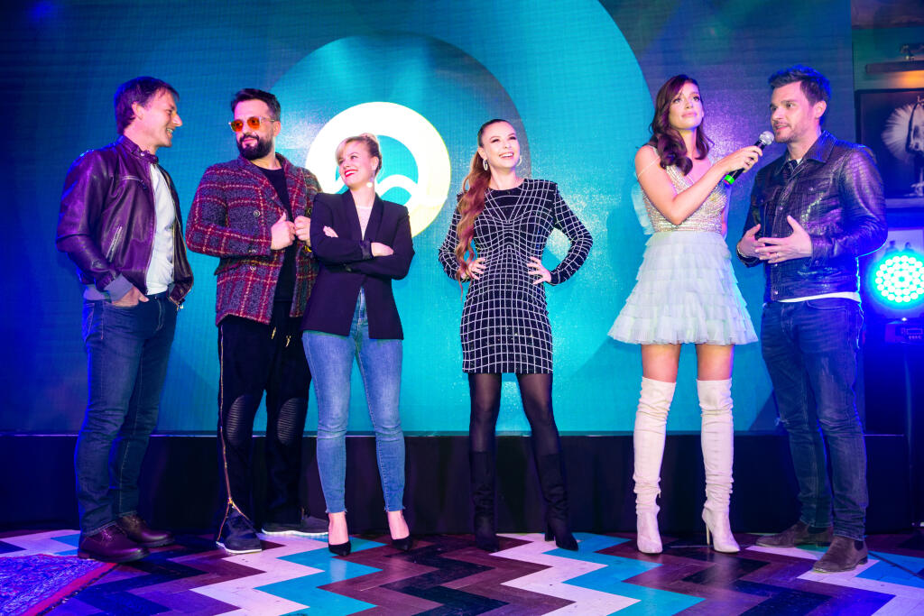 SuperStar párty v jednom z bratislavských podnikov. Na snímke Marián Čekovský, Patricie Pagáčová, Monika Bagárová, Pavol Habera, Leoš Mareš a Jasmina Alagič Vrbovská.