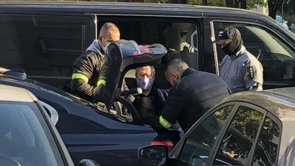 NAKA zadržala špeciálneho prokurátora Dušana Kováčika. Popri tom prehľadala aj jeho služobné auto.