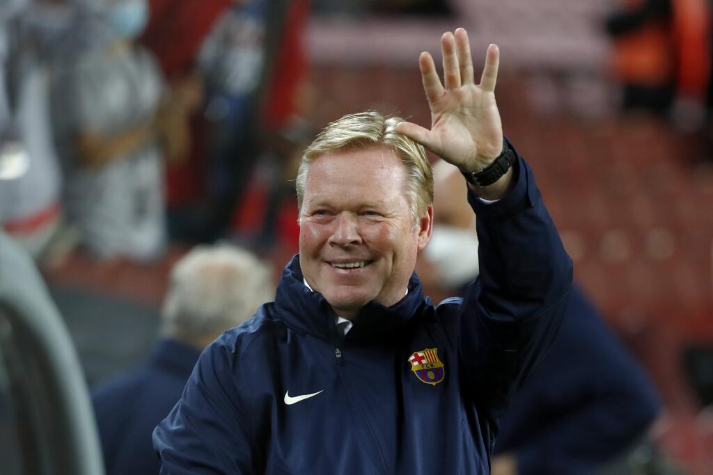 EBE 42 Barcelona - Na snímke holandský tréner Barcelony Ronald Koeman v zápase 5. kola španielskej La Ligy vo futbale FC Barcelona - Granada CF v Barcelone 20. septembra 2021. FOTO TASR/AP
Barcelona's head coach Ronald Koeman waves during the Spanish La Liga soccer match between Barcelona and Granada, at the Camp Nou stadium in Barcelona, Spain, Monday, Sept. 20, 2021. (AP Photo/Joan Monfort)