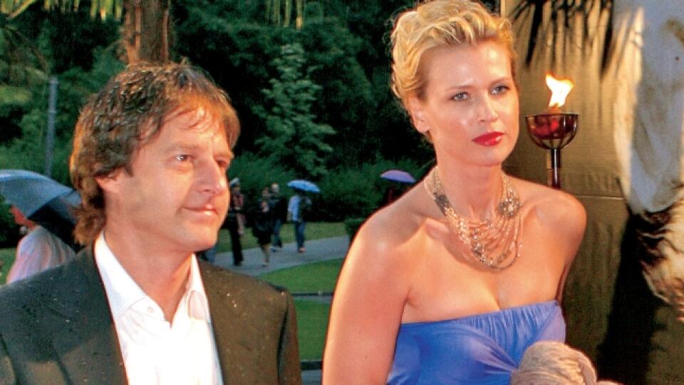 premiéra filmu Jánošík, premietanie, hostia, Paľo Habera, spevák, Daniela Peštová, partneri, červený koberec
foto: Ladislav Prikler
Uverejnené: Šarm 37/2009
pôvodný súbor:11_IMG_0210.eps