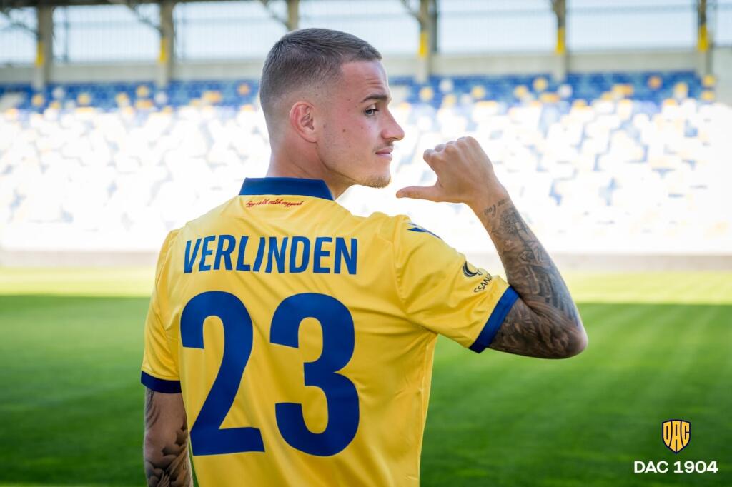 Thibaud Verlinden pózuje v drese DAC
