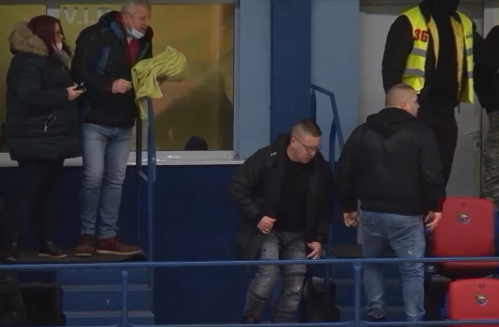 Ľupták v tejto sezóne vybuchol len raz, keď si neudržal na uzde nervy v dueli s Popradom ešte počas základnej časti. Disciplinárka SZĽH mu následne zakázala navštevovať zápasy na štadióne na dva mesiace.