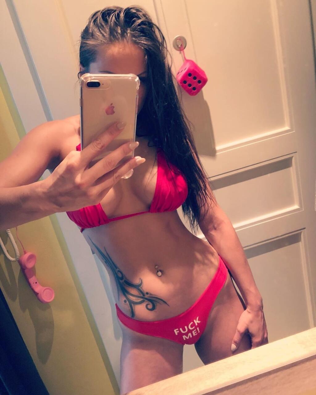 Česká pornoherečka Barbara Bieber vyhlasuje, že jej za sex chcú platiť aj českí športovci.