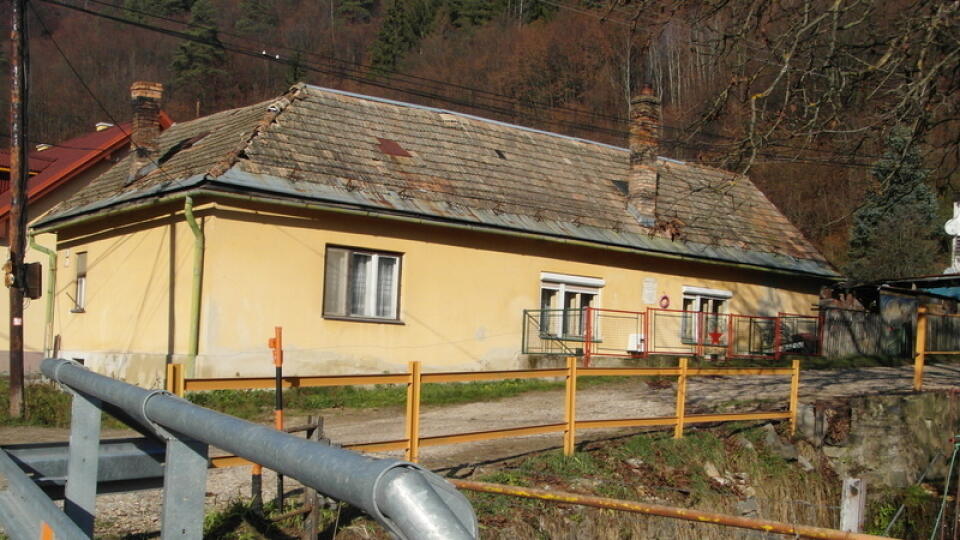 V potoku našli v sobotu večer mŕtveho muža.