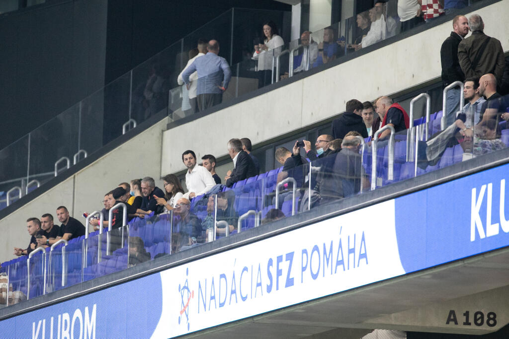 Na zápase Slovenska s Chorvátskom bolo množstvo známych a vplyvných ľudí.