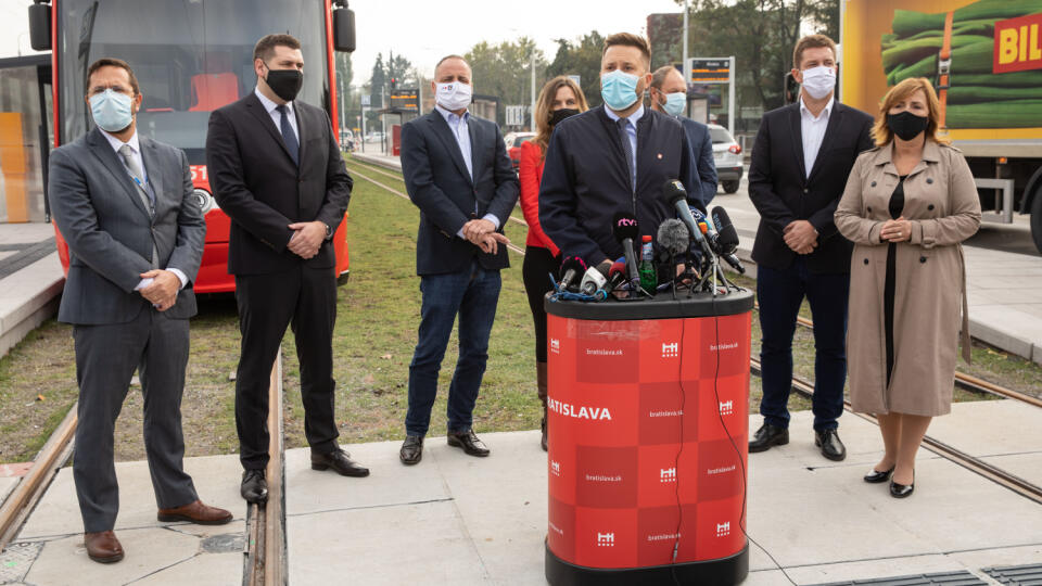 Na snímke je tlačová konferencia pri príležitosti otvorenia Dúbravsko-karloveskéj radiály. Na snímke je primátor Bratislavy Matúš Vallo.