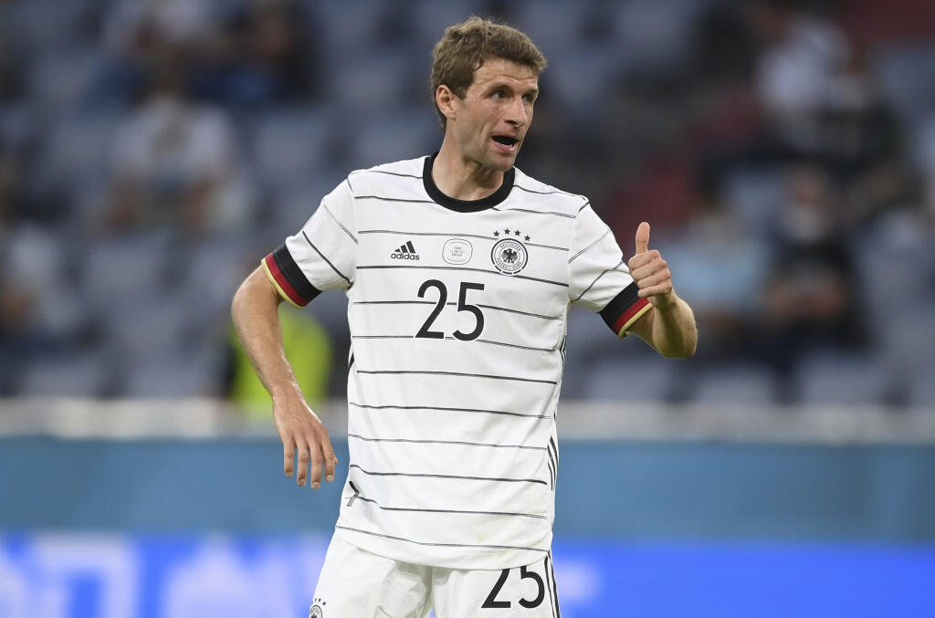 KK64 Mníchov - Nemecký futbalista Thomas Müller počas zápasu základnej F-skupiny Francúzsko - Nemecko na ME vo futbale 15. júna 2021 v Mníchove. FOTO TASR/AP
Germany's Thomas Mueller gestures during the Euro 2020 soccer championship group F match between France and Germany at the Allianz Arena stadium in Munich, Tuesday, June 15, 2021. (Matthias Hangst/Pool via AP)