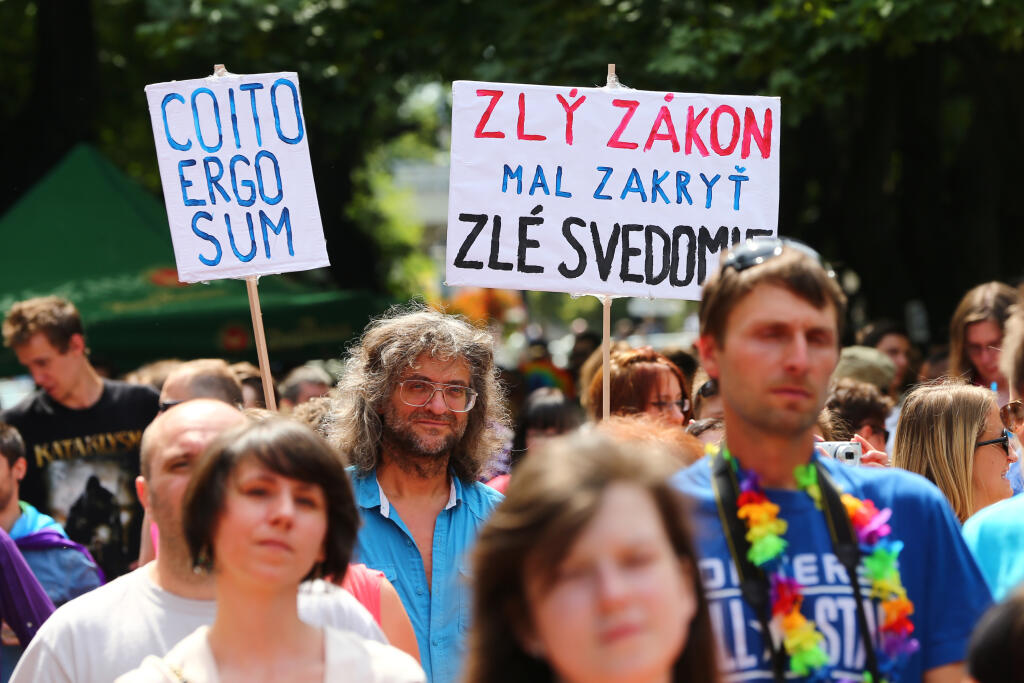 Regióny: Dúhový Pride - tradičný dúhový pochod v centre Bratislavy za práva homosexuálov.
