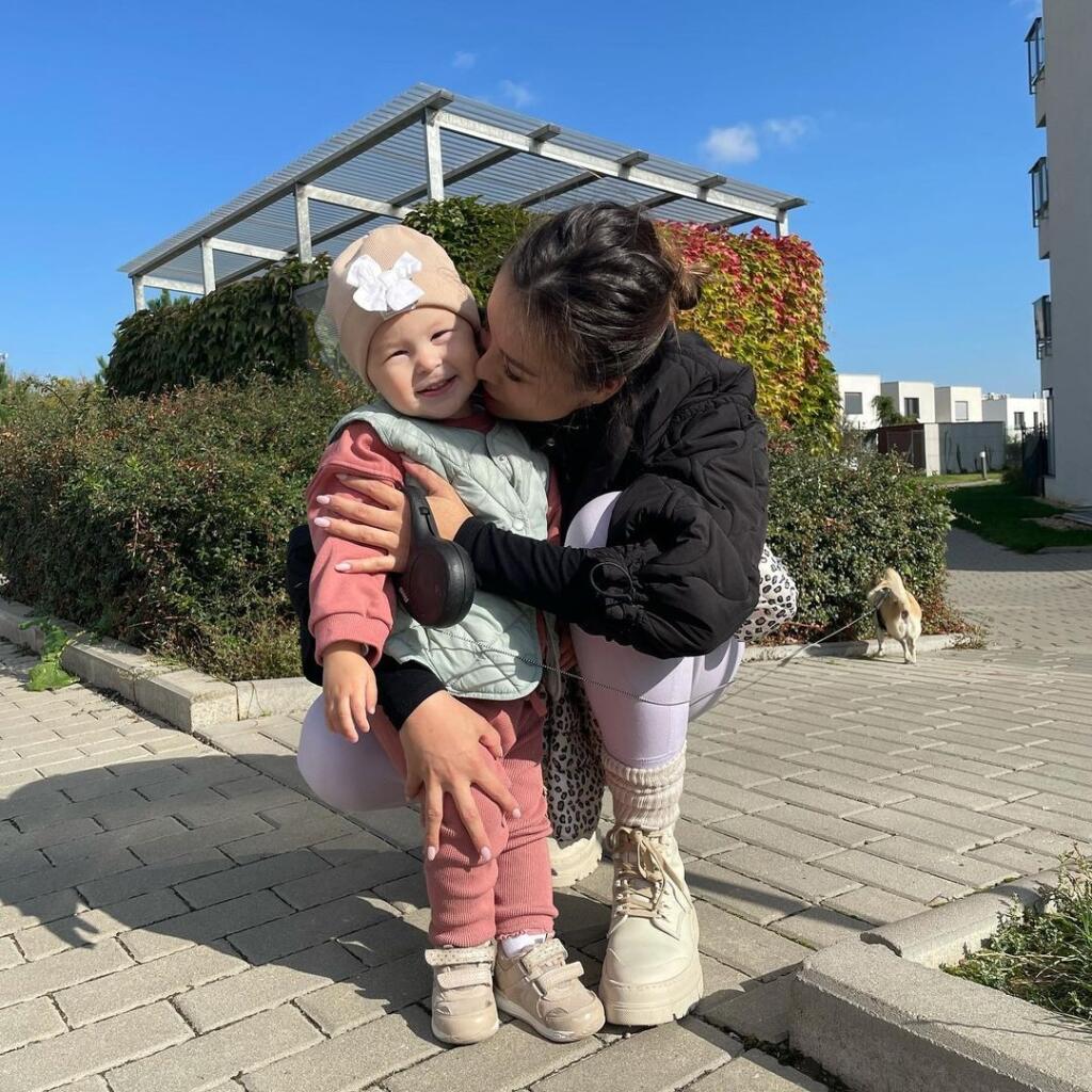 Monika trávi s dcérkou každú chvíľu, dokonca ju niekoľkokrát brala aj na rôzne natáčania a fotenia
