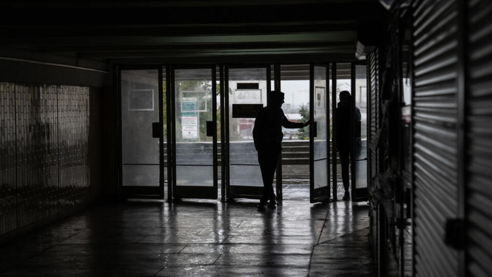 Existuje „veľmi vysoká pravdepodobnosť“, že EÚ v blízkej budúcnosti zasiahnu rozsiahle výpadky elektriny, tvrdí rakúska ministerka obrany Klaudia Tannerová