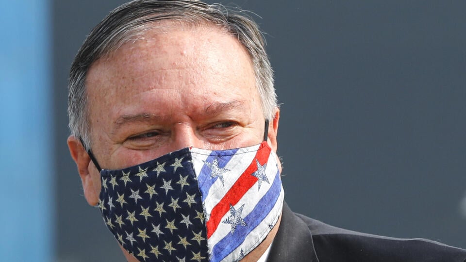 EBE 20 Naí Dillí - Na snímke americký minister zahraničnách vecí Mike Pompeo po prílete na letisku v indickom Naí Dillí 26. októbra 2020. FOTO TASR/AP
Secretary of State Mike Pompeo, arrives at the airport in New Delhi, India, Monday, Oct. 26, 2020. (Adnan Abidi/Pool via AP)