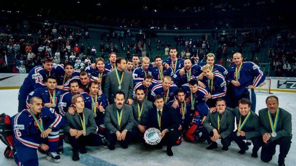 Slovenskí hokejisti v Petrohrade na MS 2000