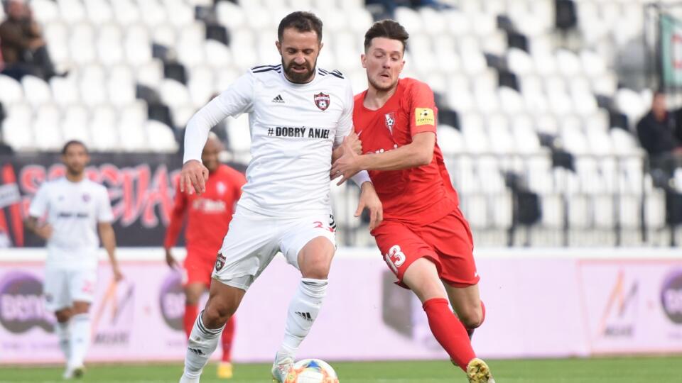 Futbalisti ŠKF iClinic Sereď vyhrali v sobotnom stretnutí 12. kola Fortuna ligy v Myjave nad FC Spartak Trnava 2:1 a pripísali si tretie víťazstvo v ročníku. Naplno zabodovali prvýkrát od 4. augusta, keď zdolali Dunajskú Stredu. Trnava získala v predchádzajúcich štyroch dueloch štyri body.