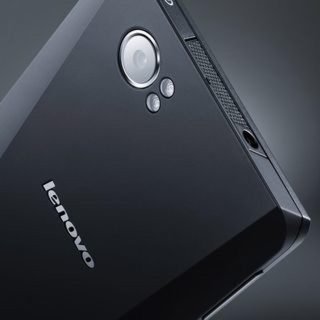 Lenovo K800: Mobil s Intel procesorom v predaji