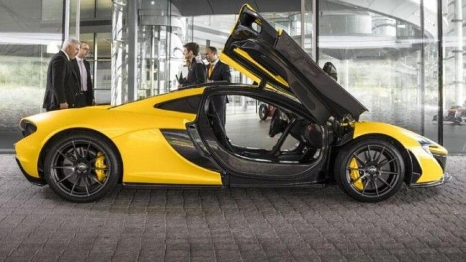 McLaren P1 zrýchľuje aj brzdí ako diabol