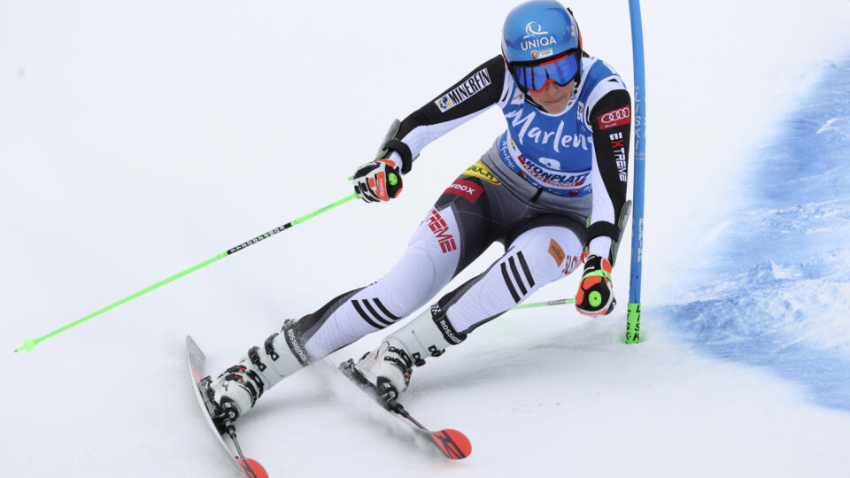 WA 37 Kronplatz - Slovenská lyžiarka Petra Vlhová počas 1. kola obrovského slalomu Svetového pohára žien v talianskom Kronplatzi v utorok 26. januára 2021. FOTO TASR/AP 

Slovakia's Petra Vlhova competes during an alpine ski, women's World Cup giant slalom, in San Vigilio di Marebbe, Italy, Tuesday, Jan. 26, 2021. (AP Photo/Alessandro Trovati)