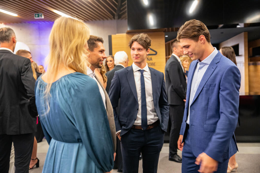 Samuel Takáč v debate so Samuelom Kňažkom a Jurajom Slafkovským.