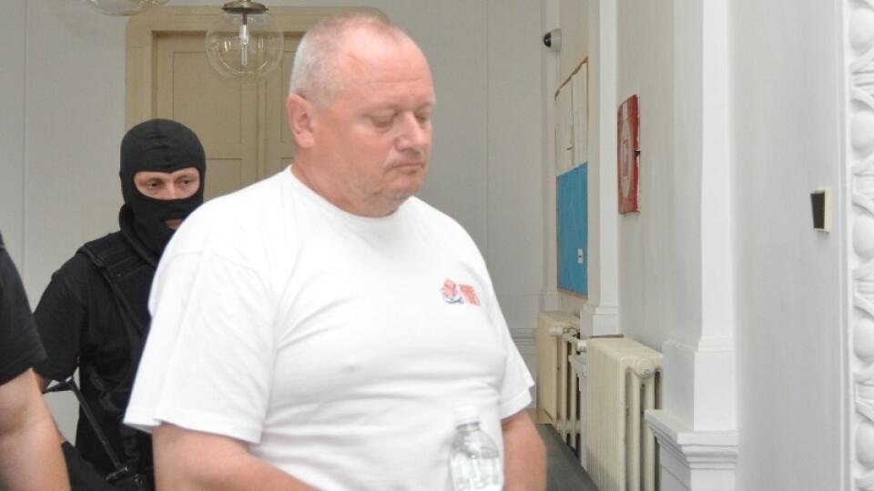 JUHÁSZ:
Za trojnásobnú
vraždu mu hrozí
doživotie.