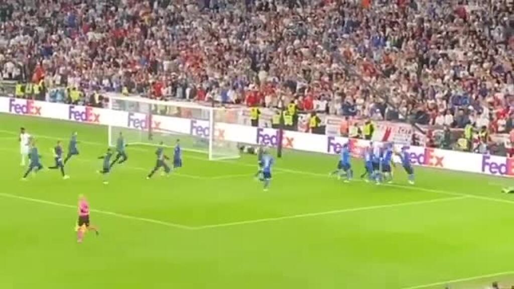 FOTO Majstri Európy na dovolenke: Ukázali romantiku v mori, ich ženám praskali plavky