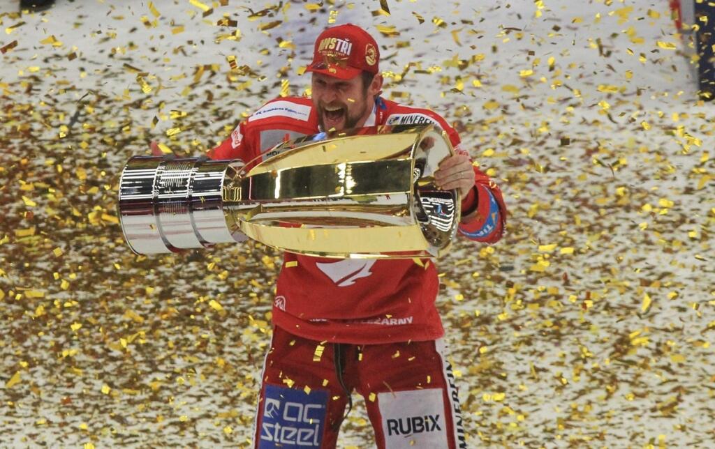 Vránov po prebratí majstrovskej trofeje lomcovali veľké emócie.