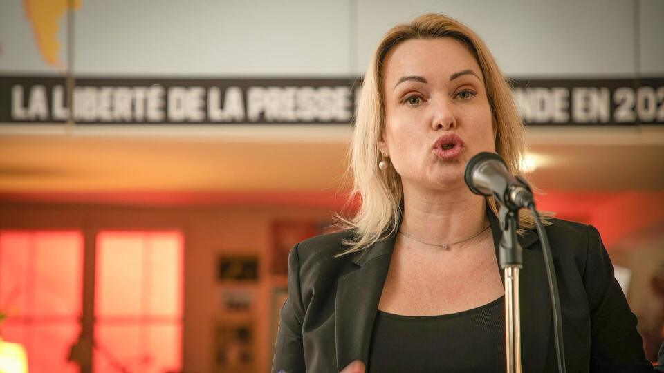 Francúzska prokuratúra vo štvrtok začala vyšetrovanie pre podozrenie z otravy exilovej ruskej novinárky Mariny Ovsiannikovovej vo Francúzsku.