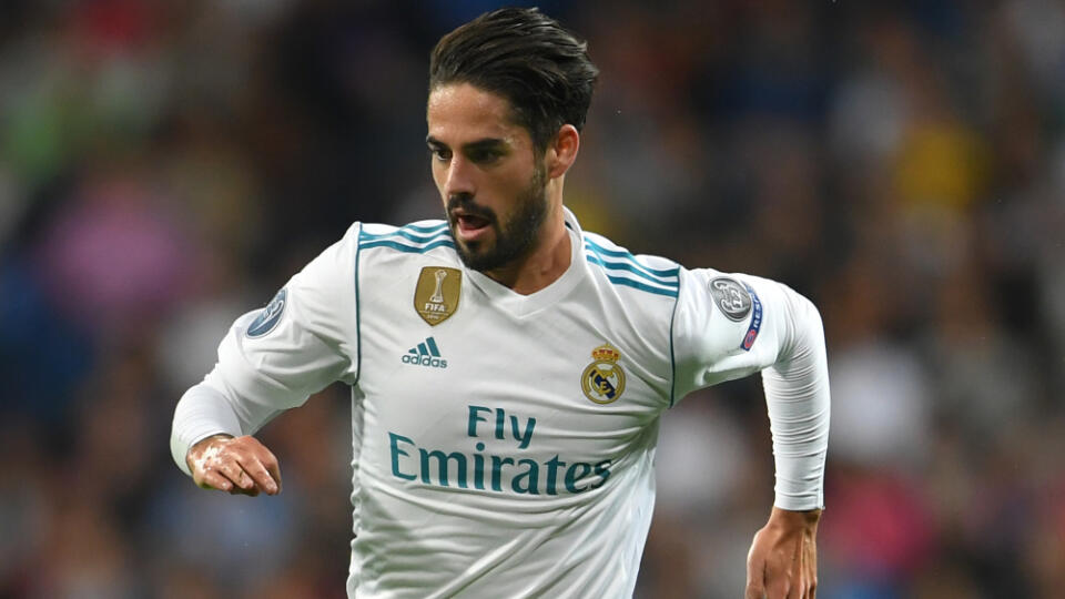 MADRID, SPAIN - OCTOBER 17: Isco of Real Madrid in action during the UEFA Champions League group H match between Real Madrid and Tottenham Hotspur at Estadio Santiago Bernabeu on October 17, 2017 in Madrid, Spain. (Photo by Laurence Griffiths/Getty Images)