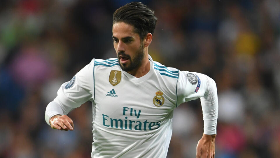 MADRID, SPAIN - OCTOBER 17: Isco of Real Madrid in action during the UEFA Champions League group H match between Real Madrid and Tottenham Hotspur at Estadio Santiago Bernabeu on October 17, 2017 in Madrid, Spain.  (Photo by Laurence Griffiths/Getty Images)